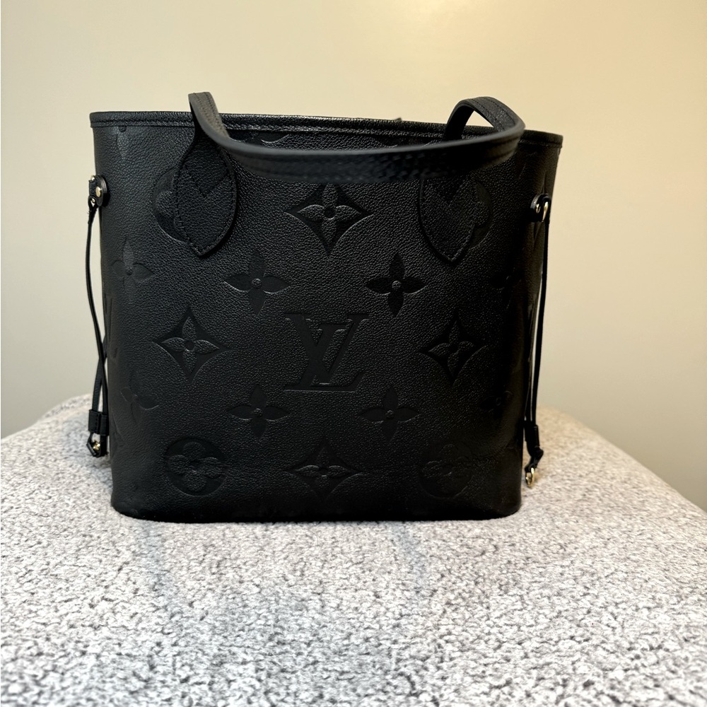 LV Neverfull MM black leather